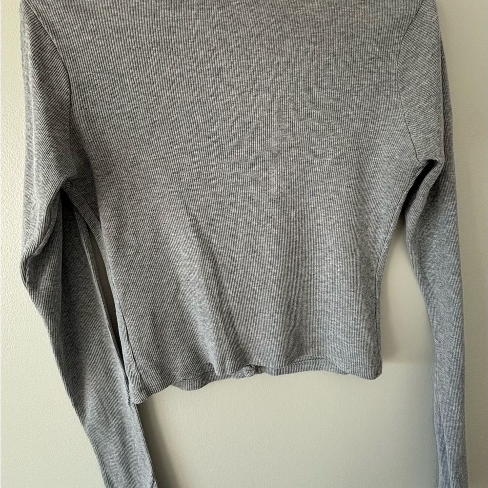 Brandy Melville Light Gray Button-Up Blouse - Picture 3 of 4